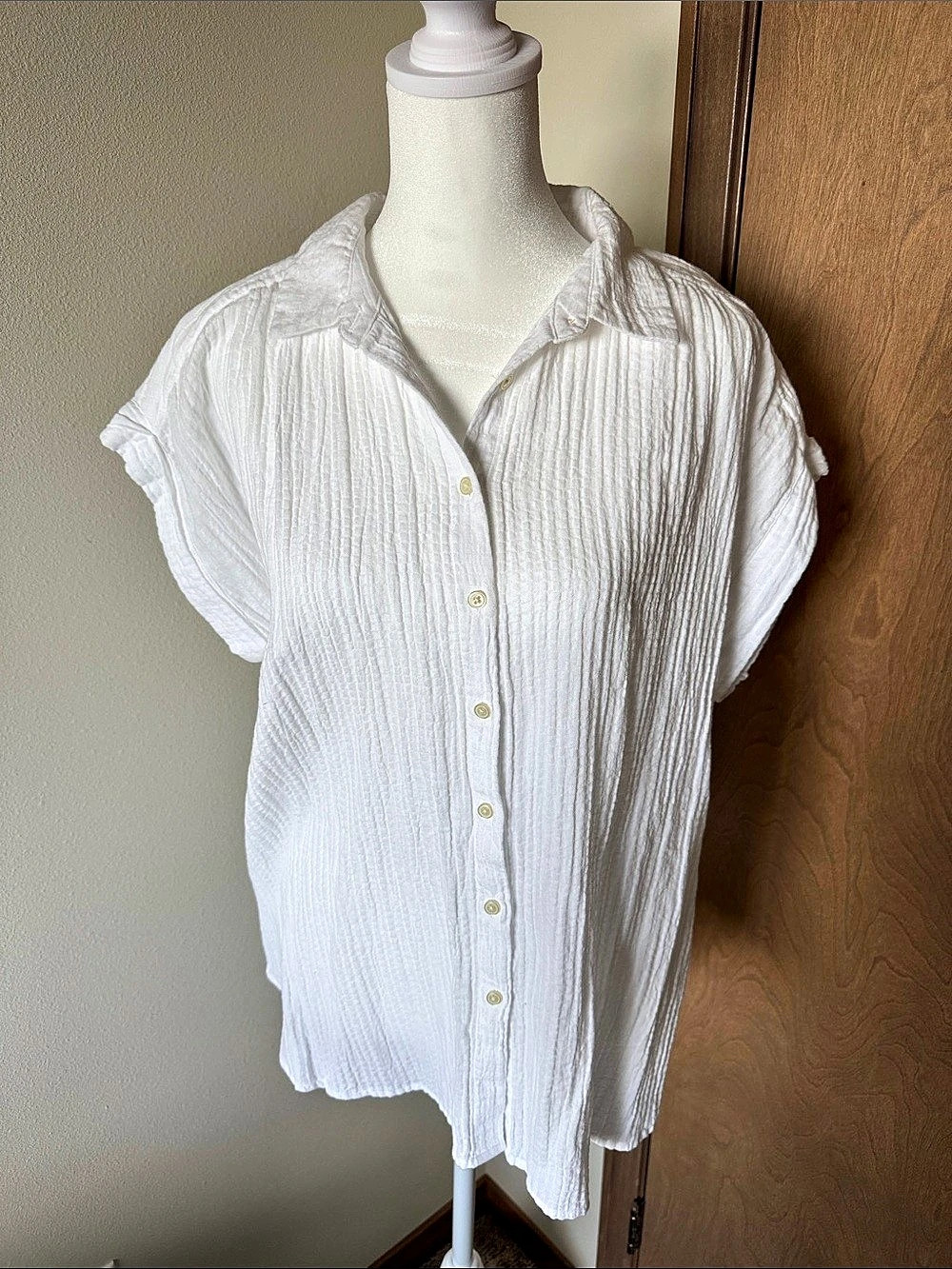 LOFT Short Sleeve Button Down White Size Medium Like New